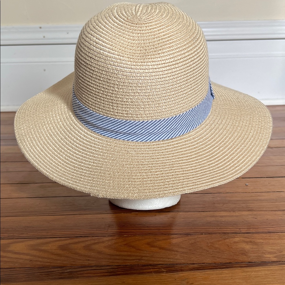 Banana Republic Classic Preppy Straw Vacation Sun Hat | Striped Seersucker Band - Picture 5 of 8